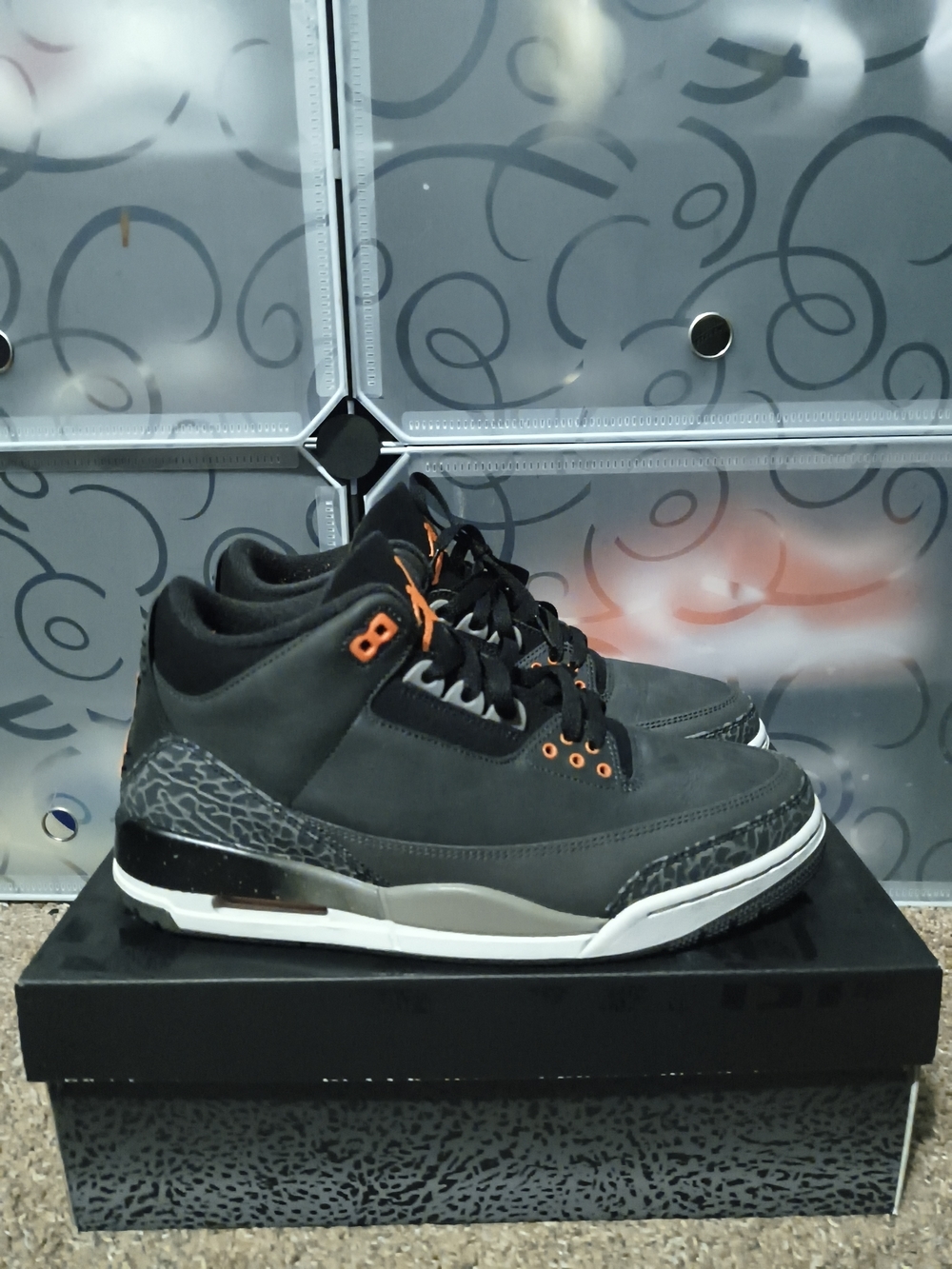 Jordan 3 Retro Fear Sneakers